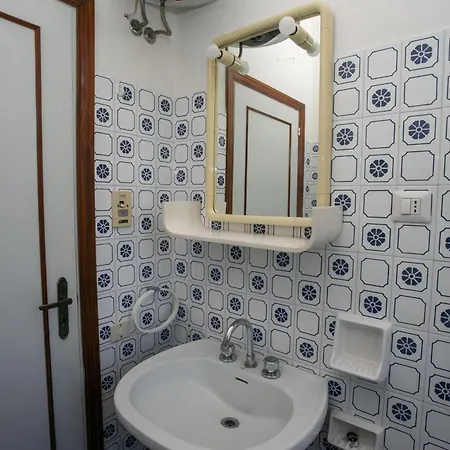 Marcelli, Trilocale Con Terrazzo A Due Passi Dal Mare - M046 *